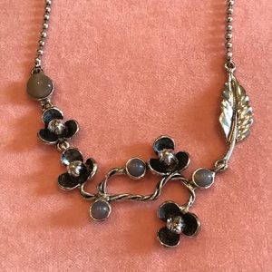 Flower Detailed Necklace 🌸